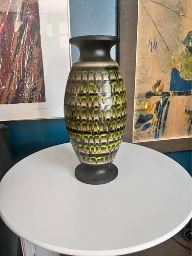 MCM 70s Haeger modern vase with a "drip" or "lava" glaze.