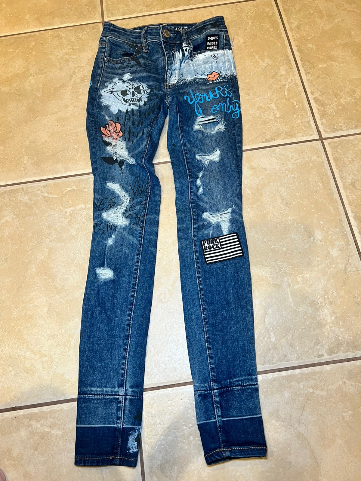 American Eagle Outfitters SZ 00 Hi Rise Jegging Jeans Distressed Painted Patches