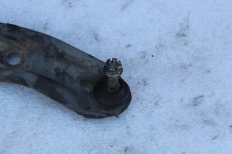 2000 TOYOTA MR2 SPYDER RIGHT PASSENGER SIDE FRONT LOWER CONTROL ARM - Image 3 of 4