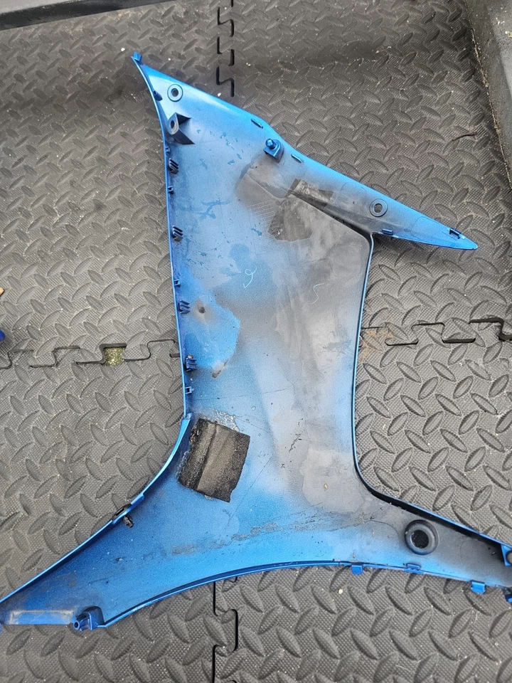 CARENADO LATERAL DERECHO GSXR 600 750 Foto 3 de 4