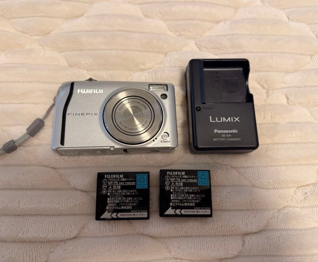 FUJIFILM FinePix F40fd CCD 美品✨動作品 人気コンデジ FUJIFILM FinePix F40fd Silver Compact Digital Camera Tested