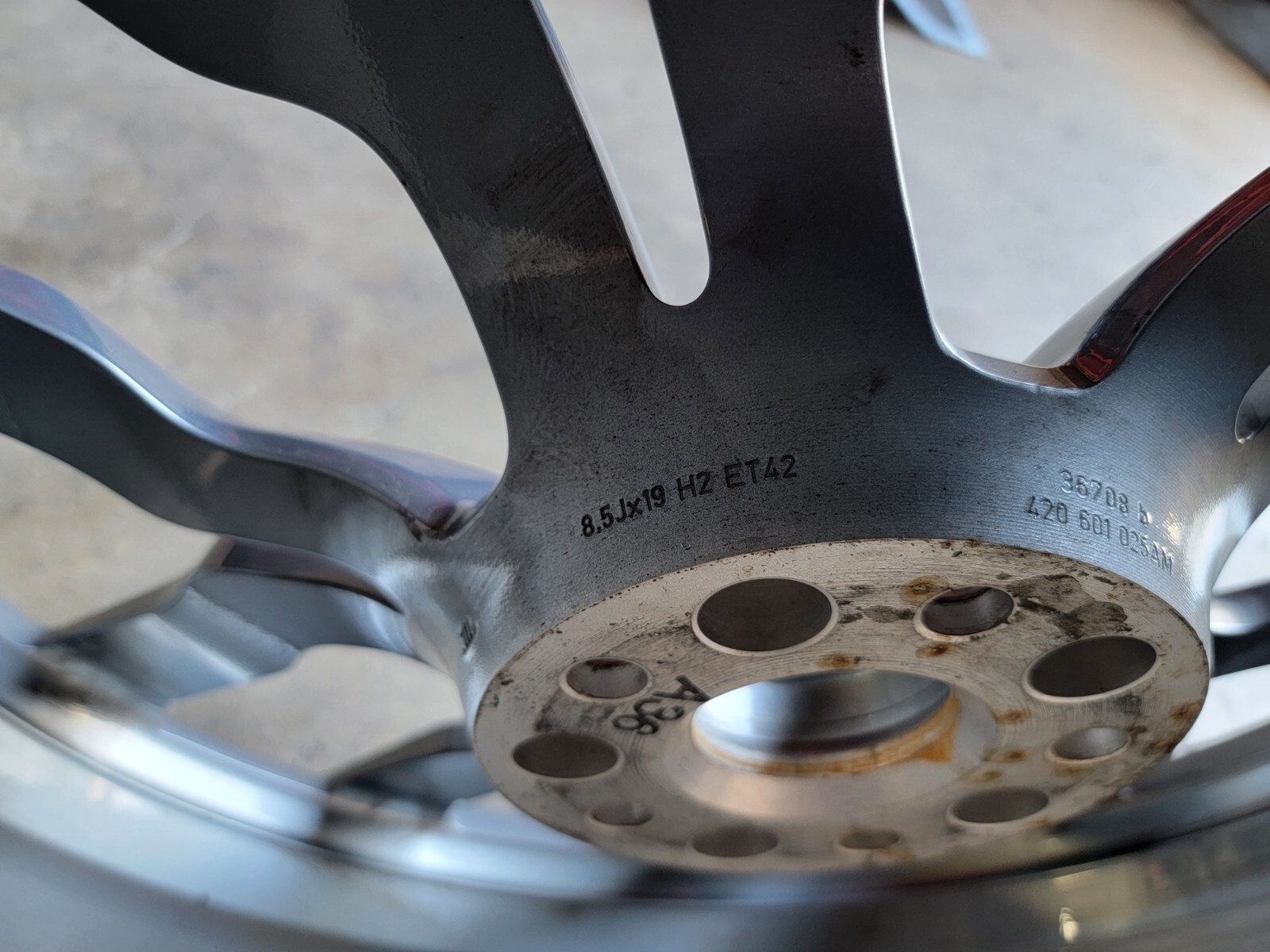 AUDI R8 REAR WHEEL RIM WITH TIRE OEM 420601025AM 