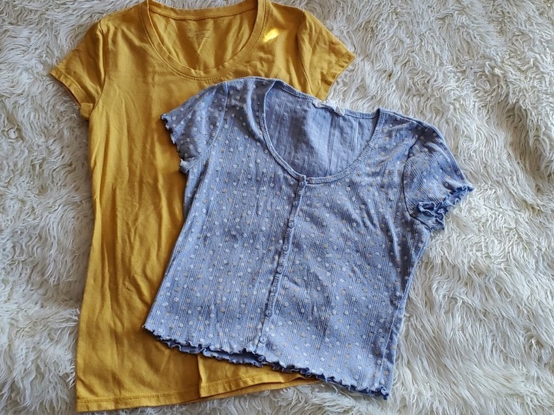 Jr Womens Lot Of 2 Easy Wear T-SHIRTS Cap Sleeve Solid Yellow SZ 1 & Floral SZ M