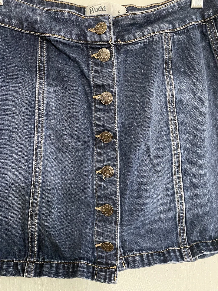 Minifalda vaquera Mudd Distressed talla 5 elástica con botones Foto 3 de 4