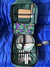 Picnic Time Inc Complete Picnic Set for 2 in Green Backpack Style Bag  Pre-owned
