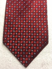 ROUNDTREE AND YORKE MENS TIE RED WITH BLUE ACCENTS 4 X 60