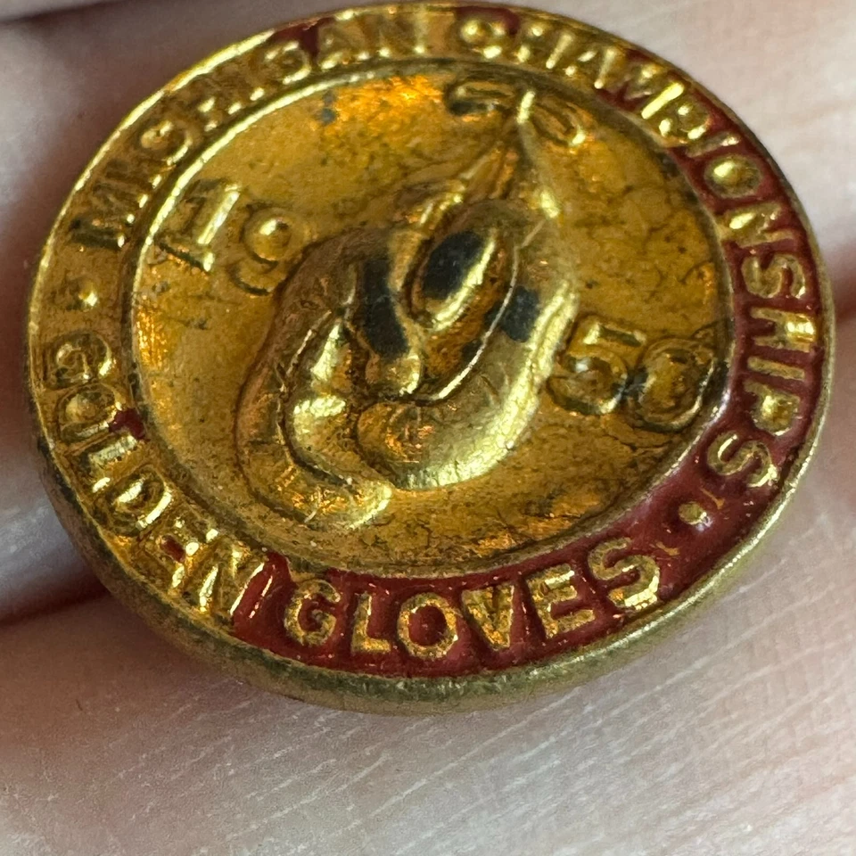Vintage 1950 Michigan Championships Golden Gloves Boxing Lapel Pin - Image 2 of 4