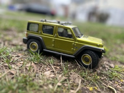 Maisto 1:18 Jeep Rescue Concept Diecast Model Green SUV Opening