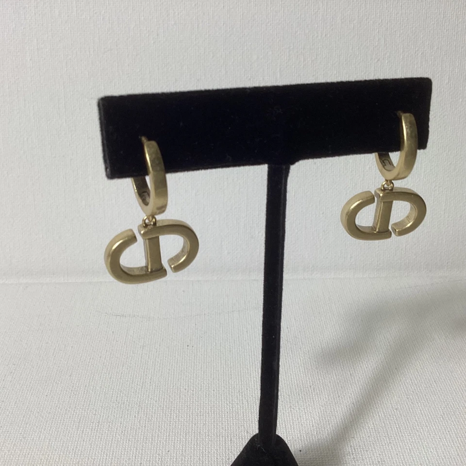 Pendientes de oro Dior auténticos Foto 2 de 3