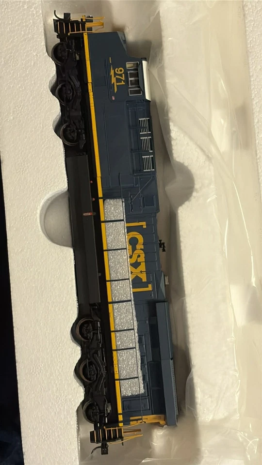 Walthers Mainline Ge Es44 Evolution Locomotive Csx #971 - Image 3 of 4