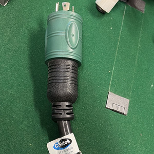 Comtek 125V 20A Extension Cord Adapter 1 Outlet Green Plug Yellow Connector