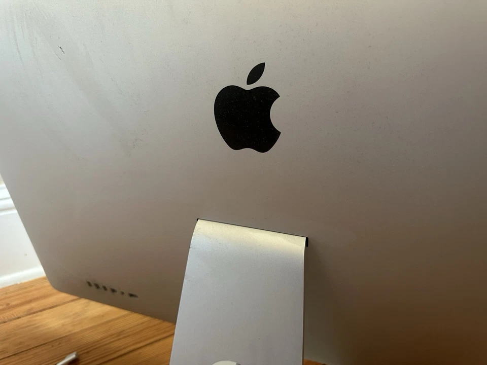 Apple Thunderbolt Display A1407 EMC Number: 2432 Rated 100-240V~, 50-60Hz. 3,5A - Image 4 of 4