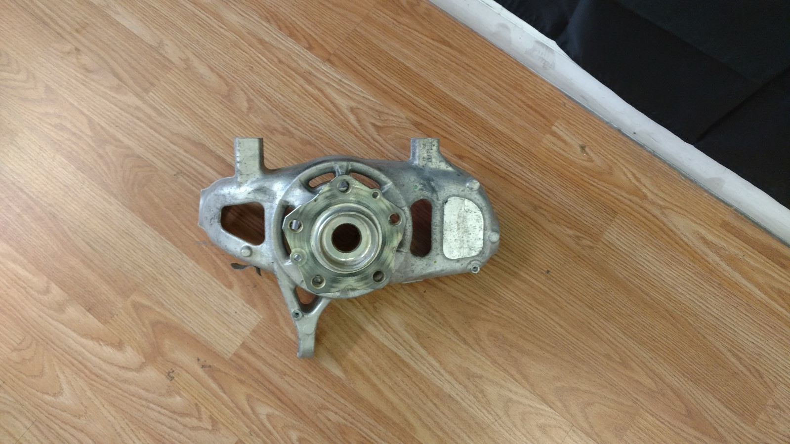 FERRARI 458 SPECIALE 488 GTB SPIDER FRONT LEFT DRIVER HUB HOUSING KNUCKLE OEM