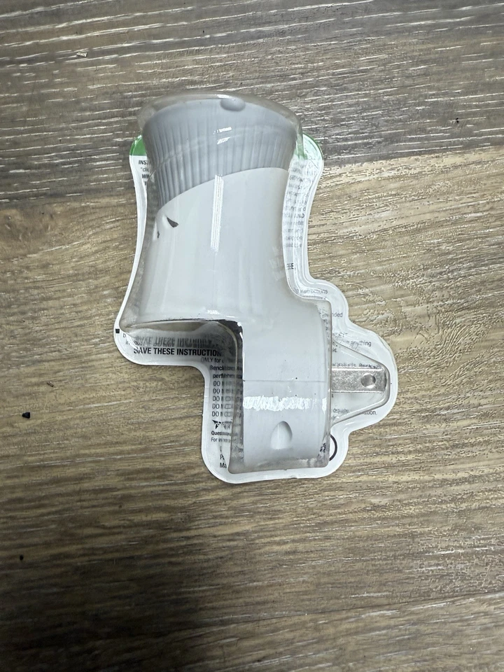 Botanica by Air Wick Plug in Scented Oil Warmer New - Image 2 of 2