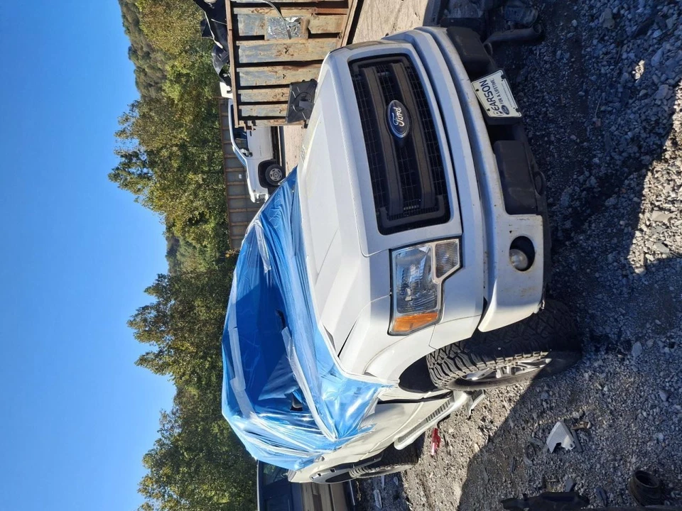 Левая фара в сборе 2013 Ford F150 от оригинального производителя галогенная б/у 3712972 - Изображение 2 из 4