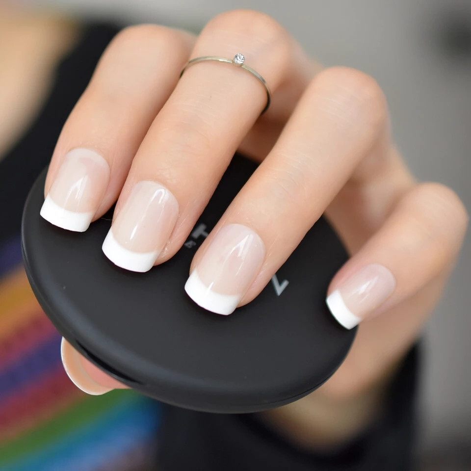 On Nails Kit With Glue Short French Mani White Tip