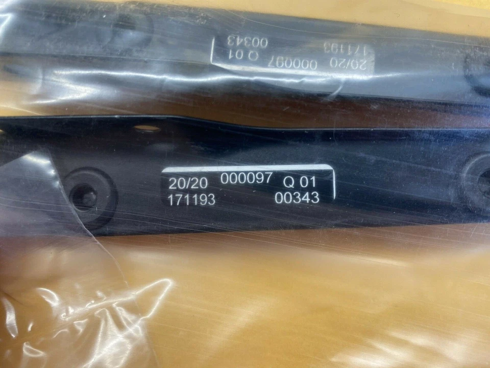 JUEGO SOPORTES DEFLECTOR VIENTO TAPA MALETERO BMW Z4 E85 E86 03-08, P# 54.34 - 7 117 751 Foto 3 de 4