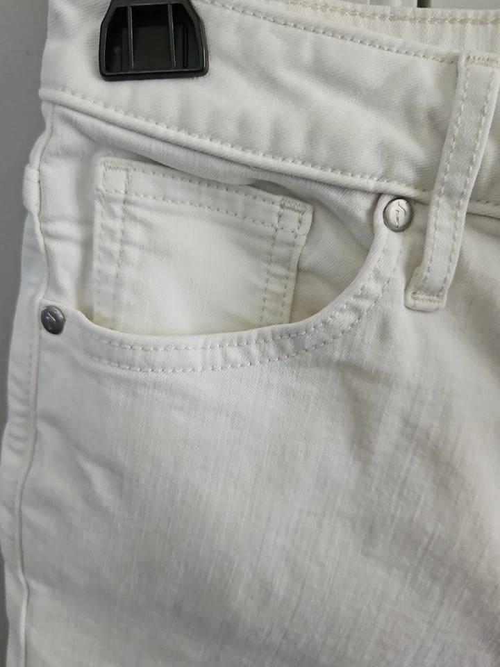 Pantalones cortos blancos Simply Vera Wang para mujer TALLA 2. 5 bolsillos Foto 2 de 4