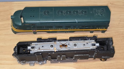 Vintage KATO Northern Pacific 6011A Diesel Locomotive Train HO Made in Japan - Picture 7 of 15