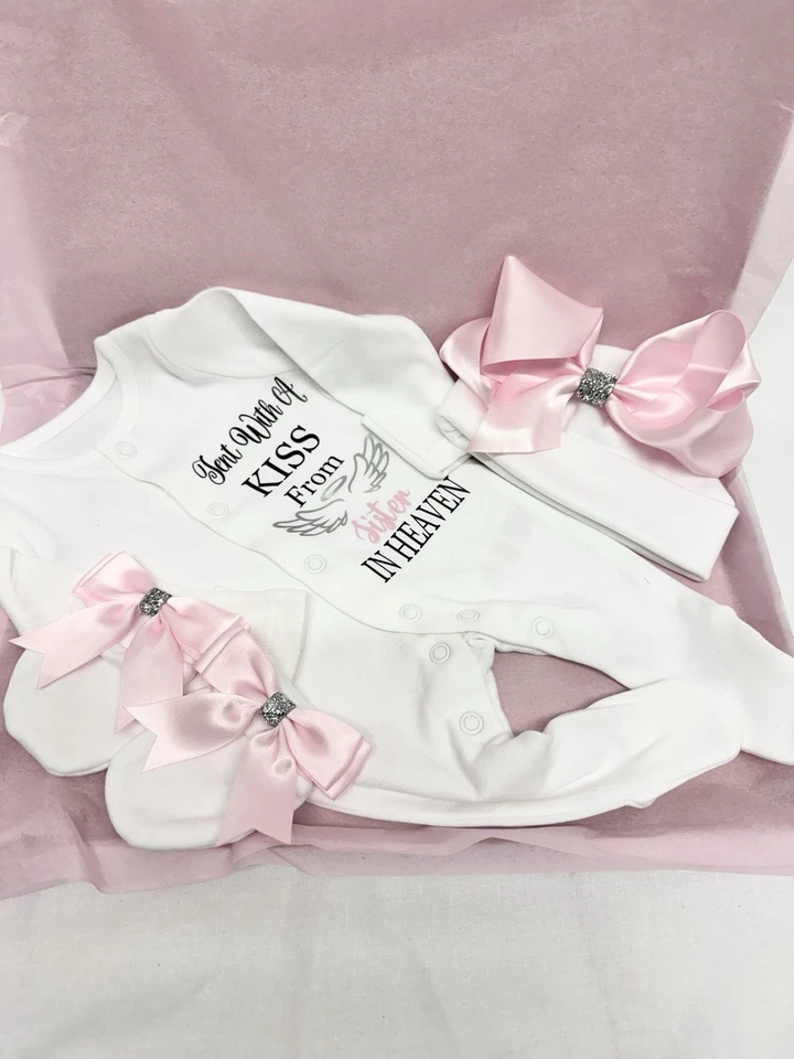 Baby Schlafanzug Mütze Handschuhe Box Set personalisiert jede Person mit Kuss Schleifen gesendet