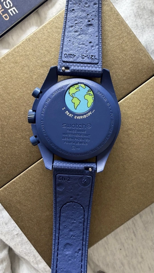 MoonSwatch x Omega Snoopy Mission To Earthphase Moonshine Gold Edición Limitada Foto 4 de 4