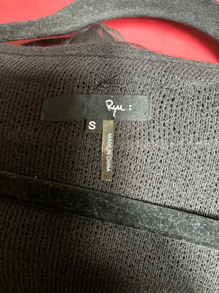 Chaqueta tejida Ryu Chartreuse cuello con volantes inspirada en la colección para mujer negra gris talla S Foto 4 de 4