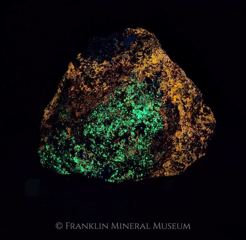 Wollastonite, willemite - Franklin, NJ