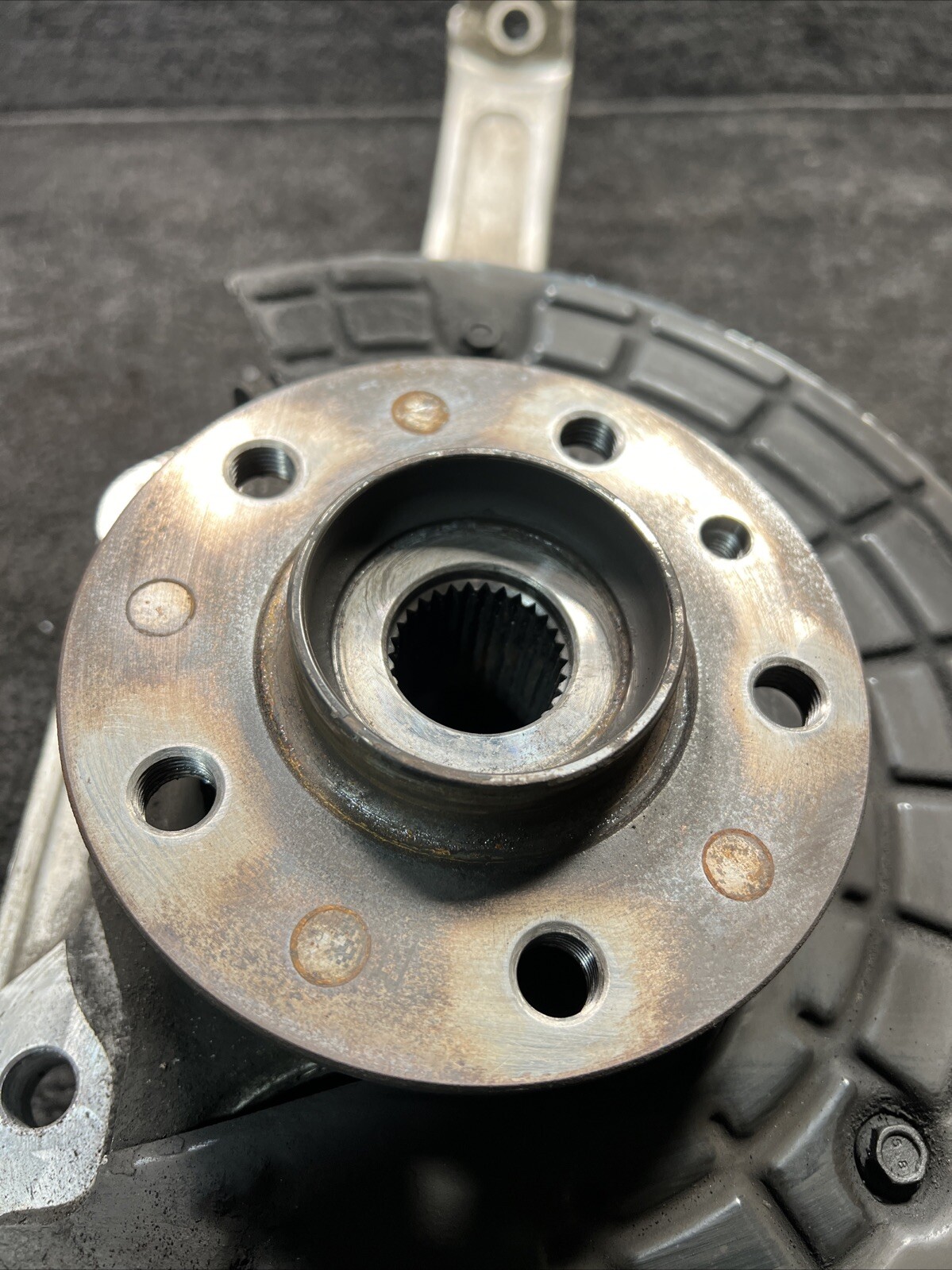 2017 Maserati Levante Front Left Spindle Knuckle Wheel Hub OEM 06700320530