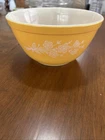 Vintage PYREX "Butterfly Gold " #402, 1.5 Quart Mixing / Nesting Bowl