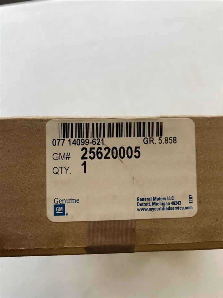 NOS OEM 1995-1999 Oldsmobile Aurora Wheel Trim Cap 25620005 Sparkle silver - Image 3 of 3