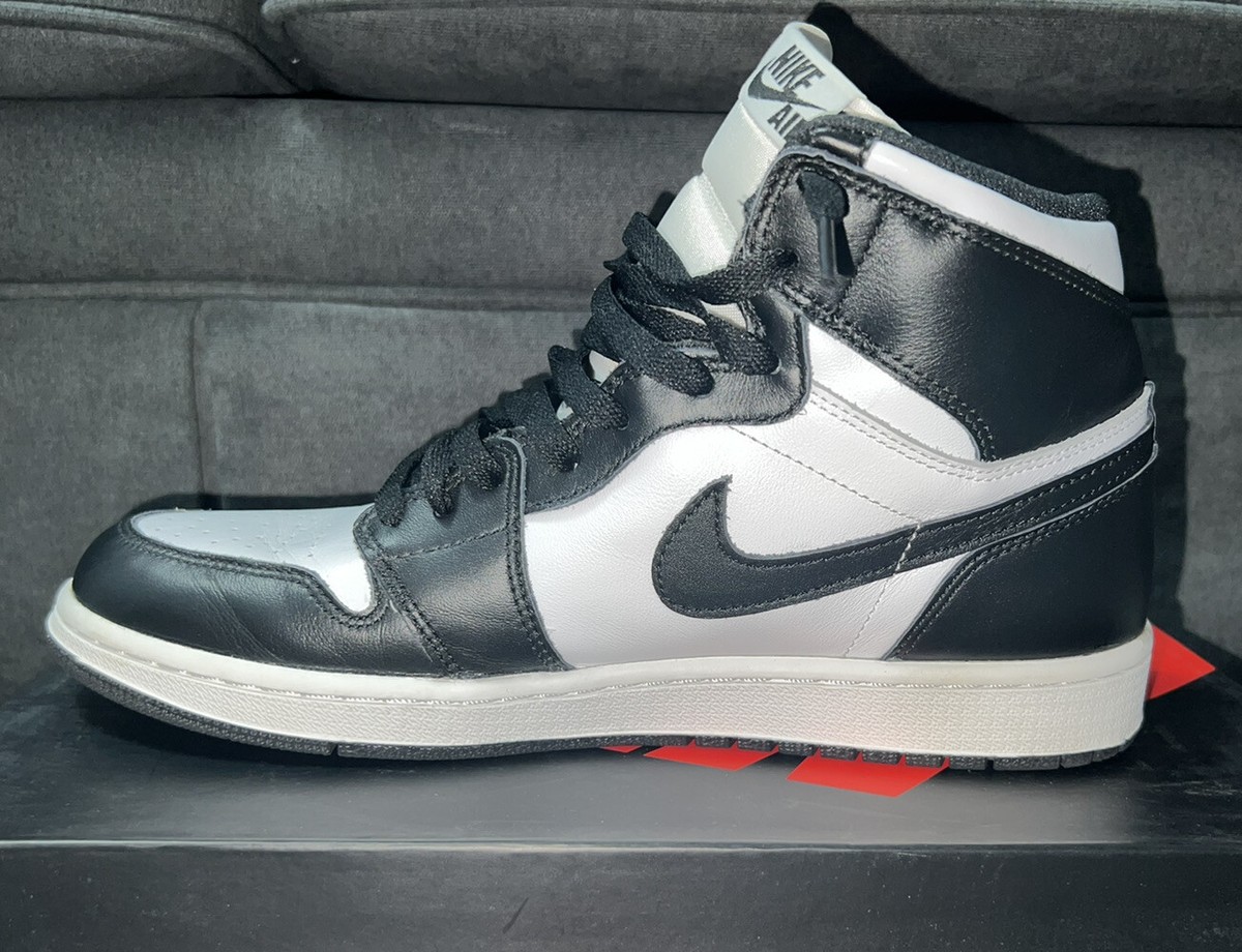 Mens Nike Air Jordan 1 Retro High Black And White OG 555088 Mens Nike Air Jordan 1 Retro High Black And White OG 555088