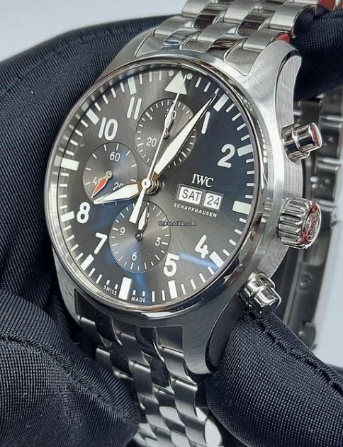 IWC Pilot Spitfire Chronograph 2020. unworn. B095… - image 3