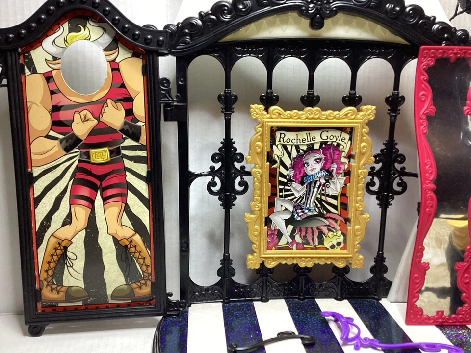 Monster High Freak Du Chic Circus Scaregrounds Juego con Muñeca LEER Foto 3 de 4