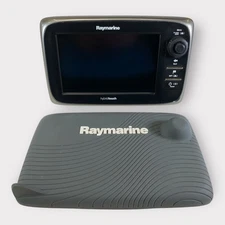 Raymarine e7 HybridTouch MFD - 7" Touchscreen W/ Sun Cover - E62354 - Tested