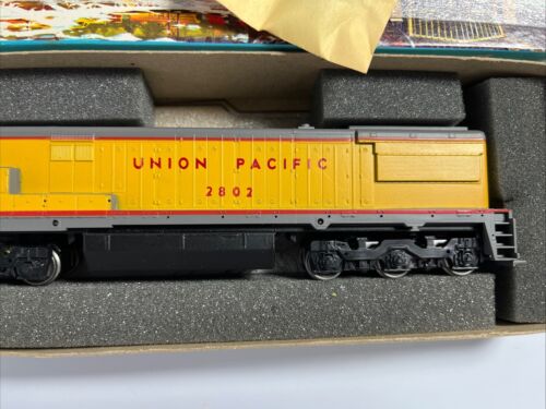 Athearn HO Scale 3422 Union Pacific U28C Diesel Powered Locomotive 2802 (Tested) - Picture 3 of 7