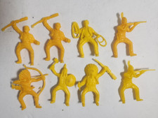 VINTAGE 1960s PAYTON COWBOYS INDIANS NATIVES YELLOW VERSION LOT 8 45mm PLASTIC
