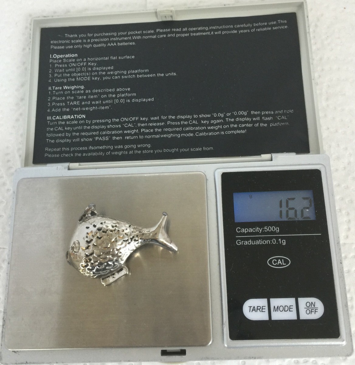 années 70 : broche poisson alliage d'aluminium et repeint
