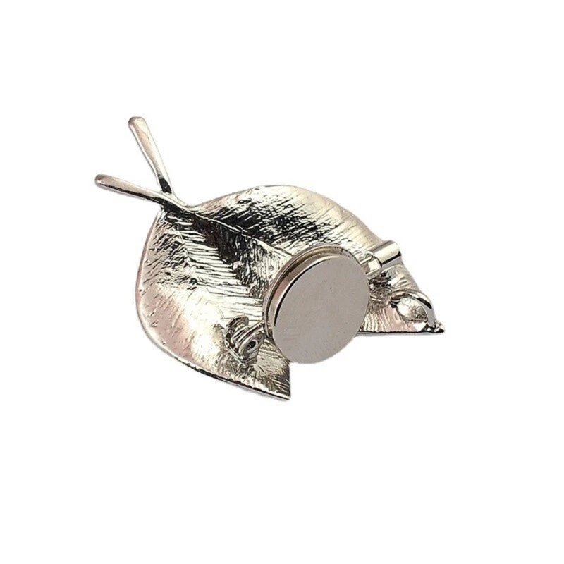 Magnetic brooch deals
