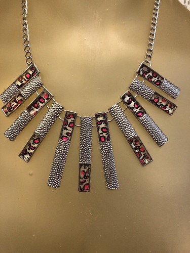 Silver-tone Chain Bib Statement Necklace Pink Cheetah 19" NWT - Picture 3 of 8