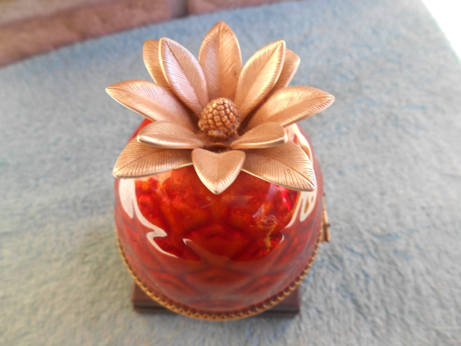 VINTAGE BEAUTIFUL EVANS ENAMELED COPPER PINEAPPLE TABLE LIGHTER 4-1/2" TALL
