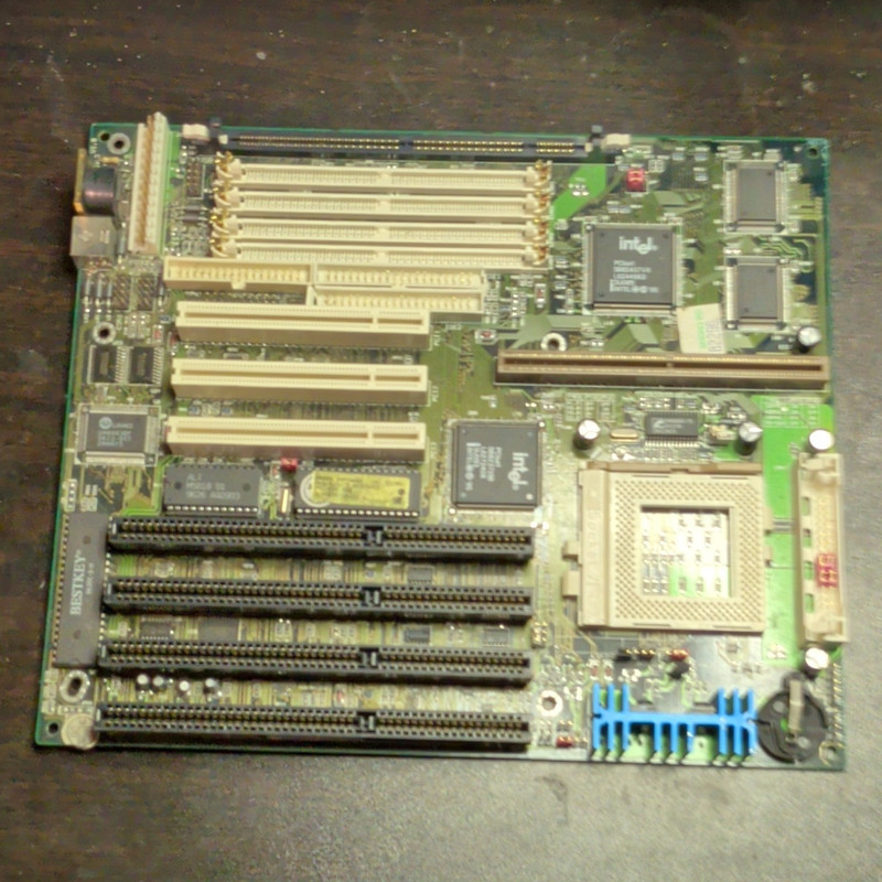 Intel Socket 7 ATX PCI/PNP 586 Motherboard PCI ISA 4-Slot IDE Plug & Play