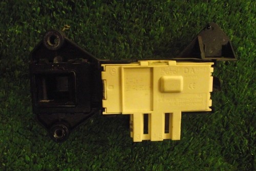 Waschmaschine Whirlpool AWO/D4605 Türschloss