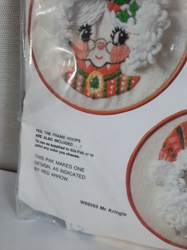 Bernat Holiday Hoops Christmas Stitchery Kit Mr Kringle Santa W09265 New - Picture 5 of 5