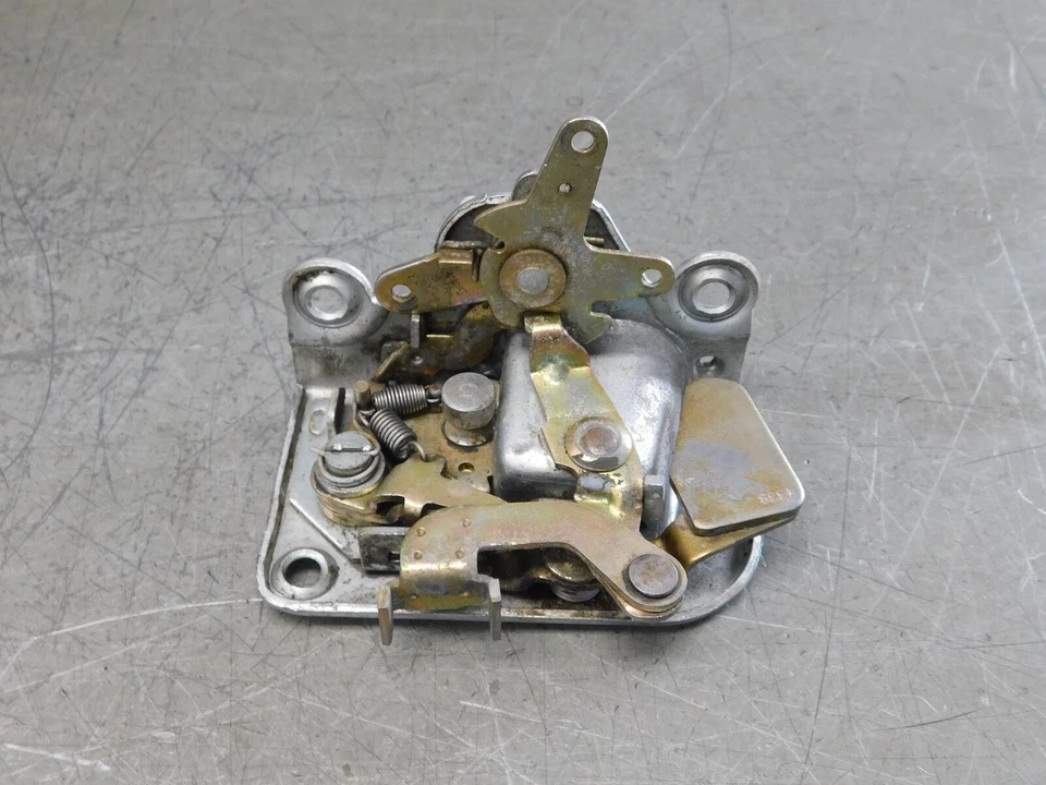 108 109 111 114 115 250S 250SE 250SEL 280S 280SE 280SEL PESTILLO PUERTA DELANTERO IZQUIERDO Foto 2 de 4