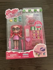 Pretty Sweets Chloe Cupcake Doll Set – Vending Machine & Cupcake Tools