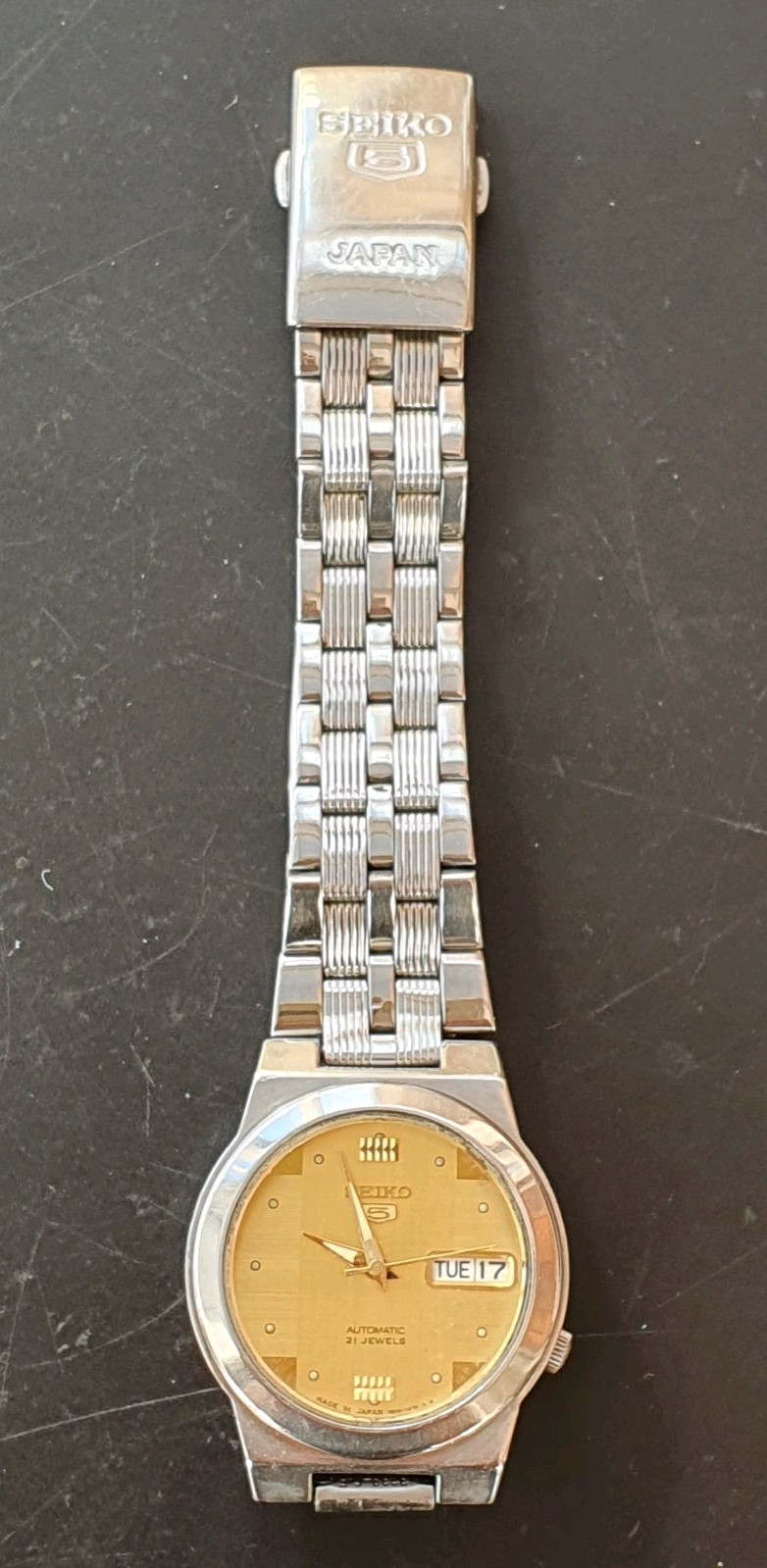 Seiko 5 7S26-3160 Automatic 21 Jewels Day-Date EN/Arabic Gold Dial Men’s Watch image 8