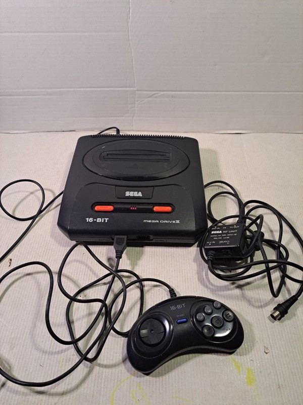 Sega Mega Drive II Console MK-1631-50 6 Button Pad PSU RF Tested Working