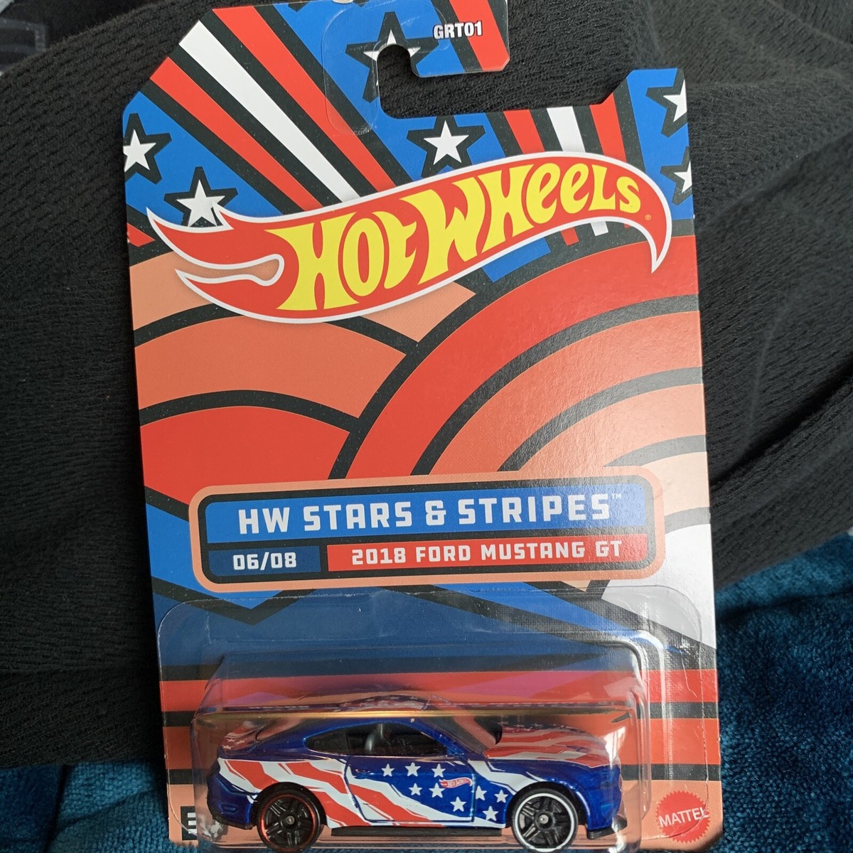 Hot Wheel マスタング フライングカラー Amazon.com: FORD MUSTANG Hot Wheels Color Shifters Series