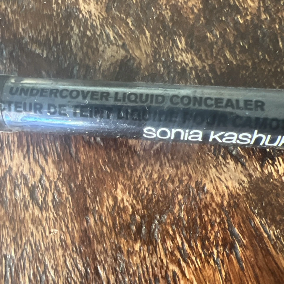 Corrector líquido encubierto aplicador de ojos Sonia Kashuk para mujer mediano 02 Foto 2 de 4