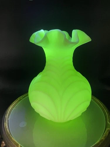 Vintage Fenton Custard Satin Drape Uranium Ruffled Rim Vase 8” EXC